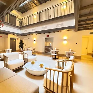 Hotel La Caleta Qe